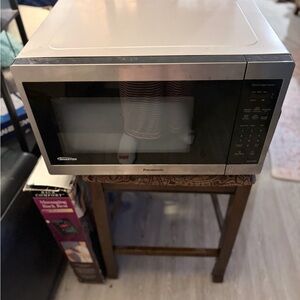 Panasonic Stainless Steel Finish Countertop Microwave Oven - Silver/Black
